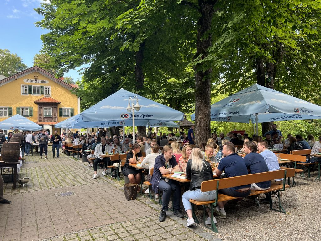 Biergarten in M&uuml;nchen - Hinterbr&uuml;hl am See