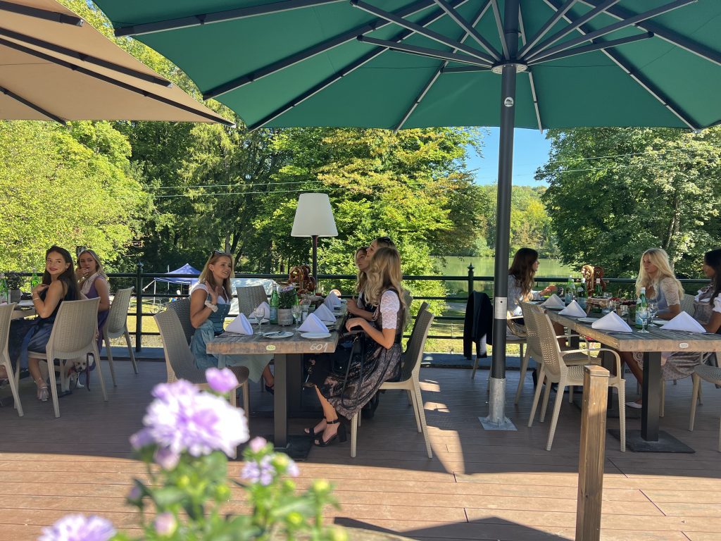 Biergarten in M&uuml;nchen - Hinterbr&uuml;hl am See