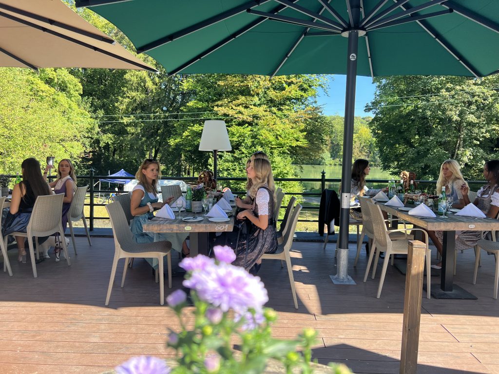 Biergarten in M&uuml;nchen - Hinterbr&uuml;hl am See