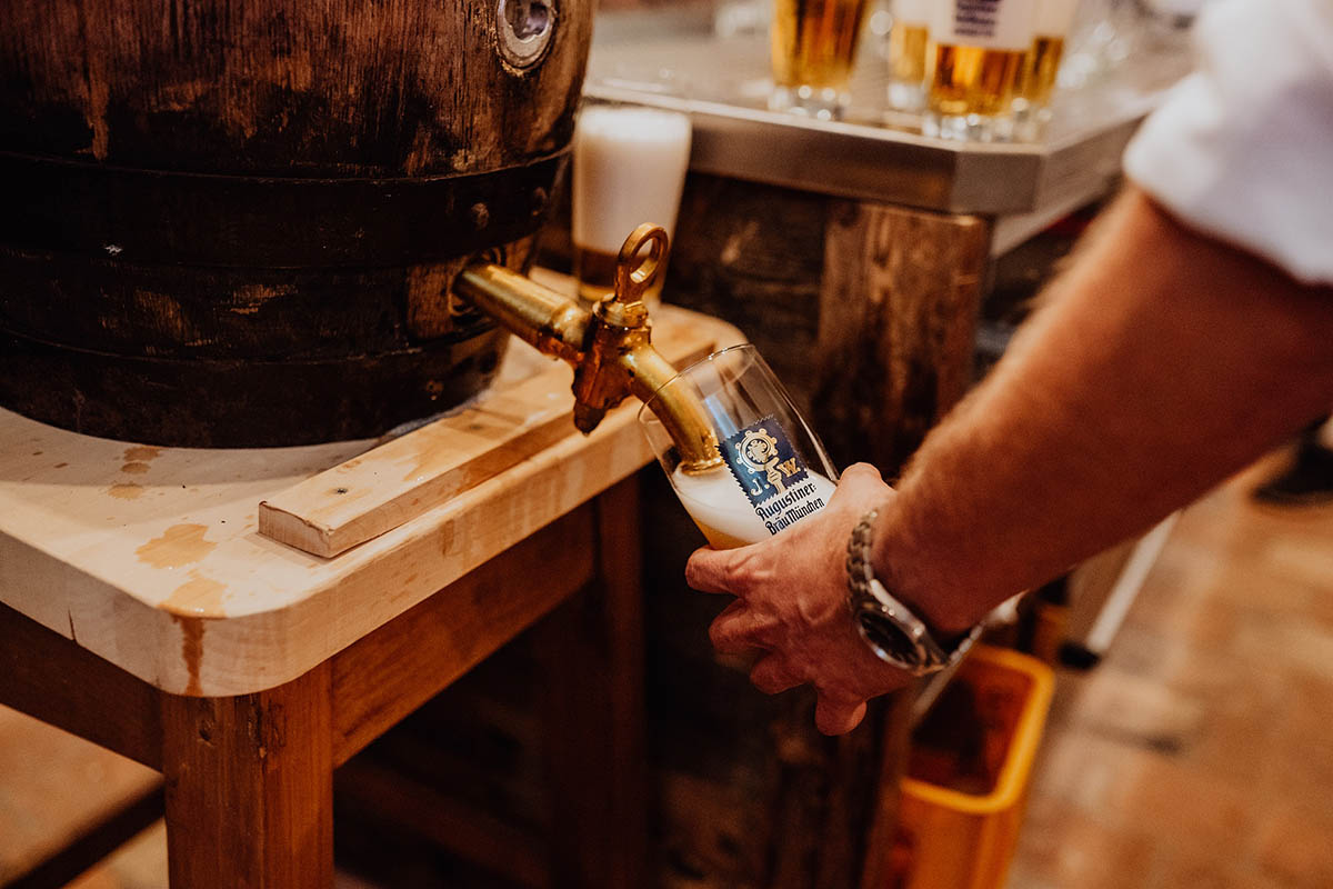Gezapftes Augustiner Bier Gasthof Hinterbrühl in München